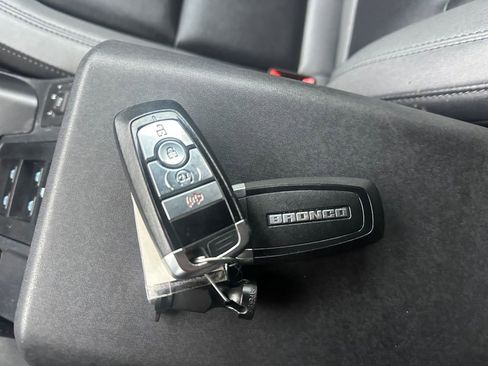 Used 2023 Ford Bronco Black Diamond w/ Sasquatch Package image 31