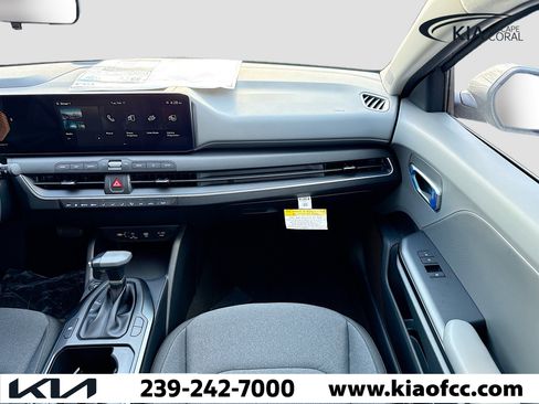 New 2025 Kia K4 LXS image 17