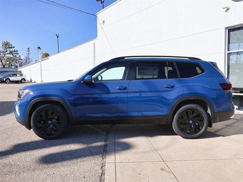 New 2026 Volkswagen Atlas SE image 2