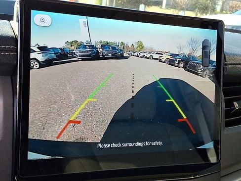 Used 2022 Ford Expedition XLT image 30