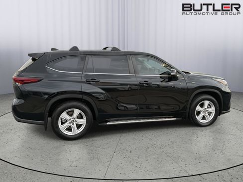Certified 2024 Toyota Highlander LE AWD/4WD image 7