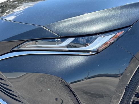 Used 2023 Toyota Venza Nightshade AWD/4WD image 9