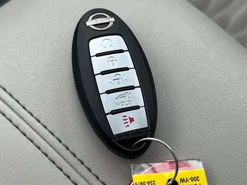 Used 2022 Nissan Pathfinder SV w/ SV Premium Package image 26