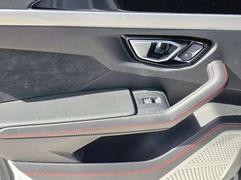 Used 2022 Lamborghini Urus AWD/4WD image 9