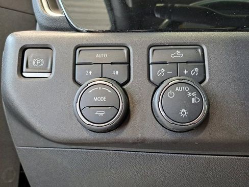 Used 2023 Chevrolet Silverado 1500 LT AWD/4WD image 12