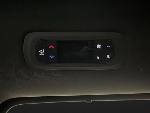 Used 2020 Chrysler Pacifica Touring-L w/ S Appearance Package image 34