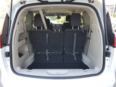 Used 2023 Chrysler Voyager LX FWD image 7