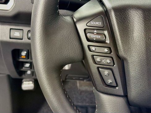 Used 2025 Nissan Frontier SL AWD/4WD image 17
