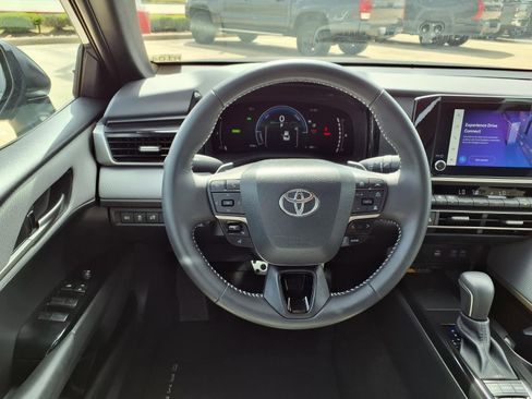 Certified 2025 Toyota Camry SE w/ Convenience Package image 15