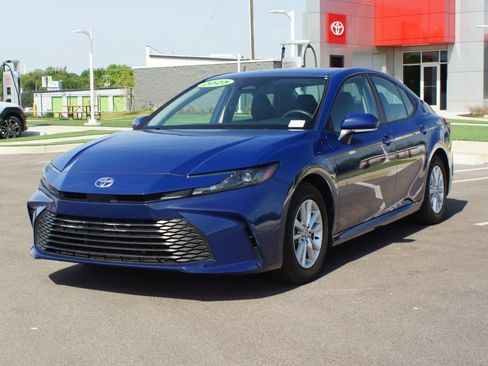 Used 2025 Toyota Camry LE FWD image 23