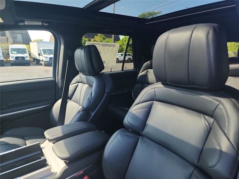 New 2026 Lincoln Navigator Reserve w/ Jet Appearance Package AWD/4WD image 14
