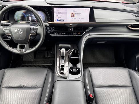 Used 2024 Toyota Crown Platinum image 4