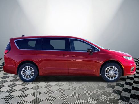 New 2026 Chrysler Pacifica Select AWD/4WD image 5