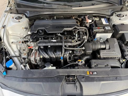 Used 2021 Hyundai Elantra SE image 25