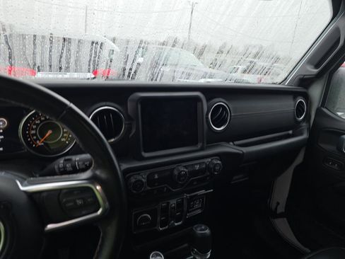 Used 2022 Jeep Wrangler Unlimited Sahara AWD/4WD image 6