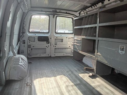 Used 2017 Chevrolet Express 2500 Extended RWD image 19