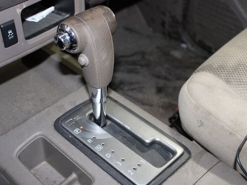 Used 2014 Nissan Frontier SV image 27