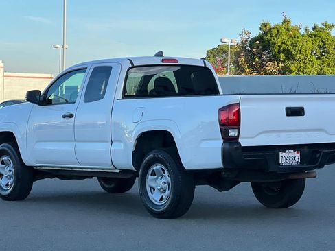 Used 2022 Toyota Tacoma SR image 6