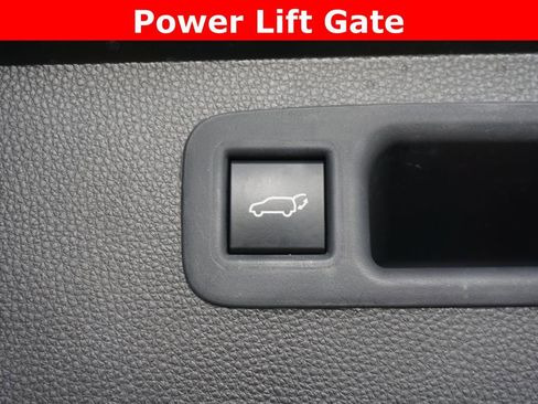 Used 2021 Toyota Highlander LE AWD/4WD image 16