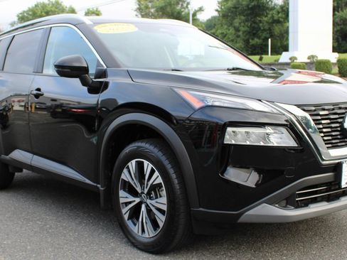 Certified 2022 Nissan Rogue SV w/ SV Premium Package image 4