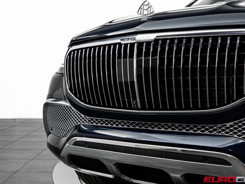 Used 2022 Mercedes-Benz Maybach GLS 600 Maybach GLS 600 *5-SEAT CONFIG image 9