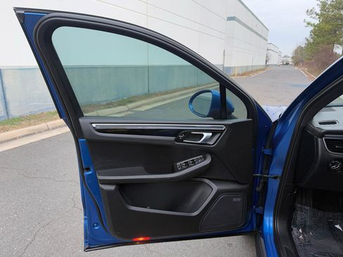 Used 2018 Porsche Macan AWD/4WD image 15