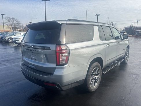 Used 2023 Chevrolet Suburban Z71 w/ Luxury Package image 3