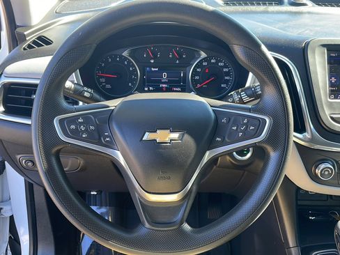 Used 2022 Chevrolet Equinox LS w/ LS Convenience Package image 9