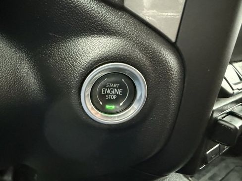 Used 2024 GMC Sierra 3500 Pro w/ Convenience Package image 17