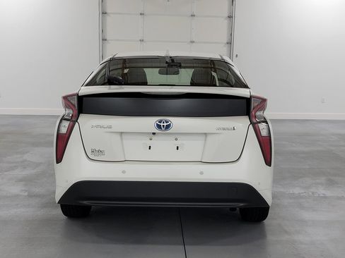 Used 2018 Toyota Prius Four w/ Advanced Technology Package image 8