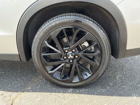 Used 2025 Mitsubishi Outlander 4WD Plug-In Hybrid image 20
