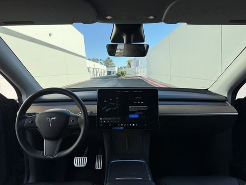 Used 2022 Tesla Model Y Performance AWD/4WD image 13