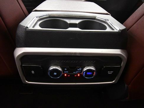 Used 2024 Ford Expedition Limited image 17