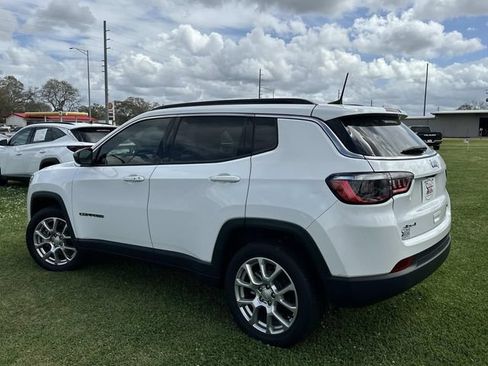 Used 2023 Jeep Compass Latitude AWD/4WD image 15