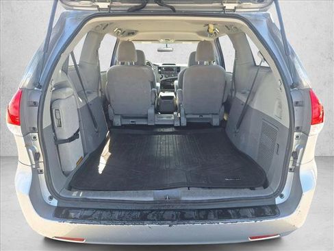 Used 2012 Toyota Sienna LE image 17