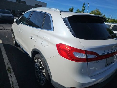 Used 2016 Lincoln MKX Reserve w/ Technology Package FWD image 11