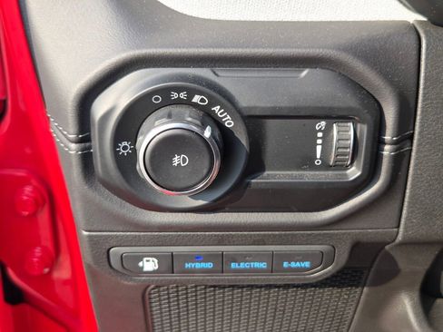 Used 2025 Jeep Wrangler Unlimited Sahara AWD/4WD image 26