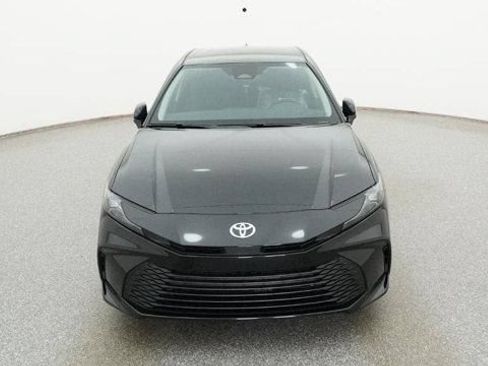 New 2026 Toyota Camry Hybrid FWD image 14