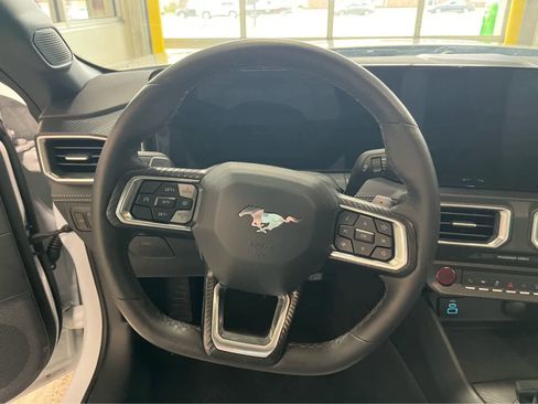 Used 2025 Ford Mustang GT Premium RWD image 13