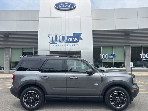 Used 2025 Ford Bronco Sport Outer Banks w/ Outer Banks Tech Package+ AWD/4WD image 2