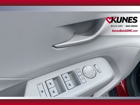 Used 2025 Hyundai Kona SEL image 9