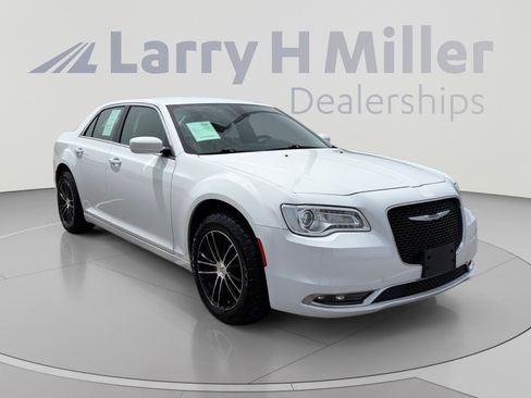 Used 2021 Chrysler 300 Touring w/ Driver Convenience Group AWD/4WD image 7