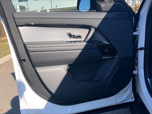 Used 2024 Land Rover Range Rover Sport SE image 21