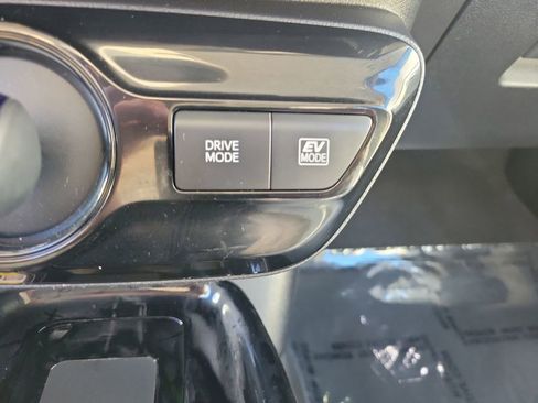 Used 2021 Toyota Prius XLE image 27