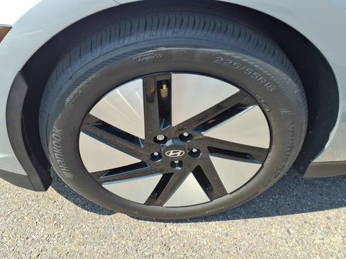 Certified 2024 Hyundai Ioniq 6 SE RWD image 9