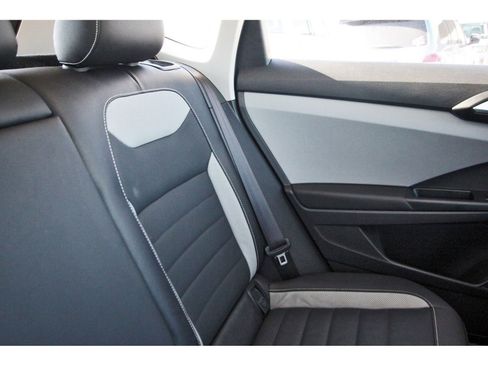 Used 2022 Volkswagen Taos SEL w/ Panoramic Sunroof Package image 15