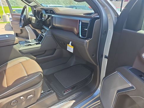 New 2026 GMC Sierra 2500 Denali w/ Denali Reserve Package AWD/4WD image 10