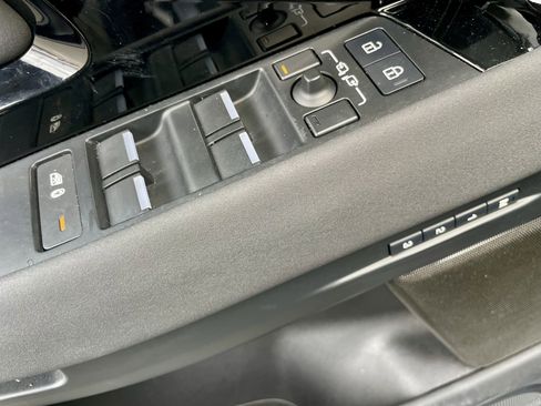 Certified 2024 Land Rover Range Rover Evoque S image 11