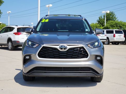 Certified 2026 Toyota Highlander XLE AWD/4WD image 2