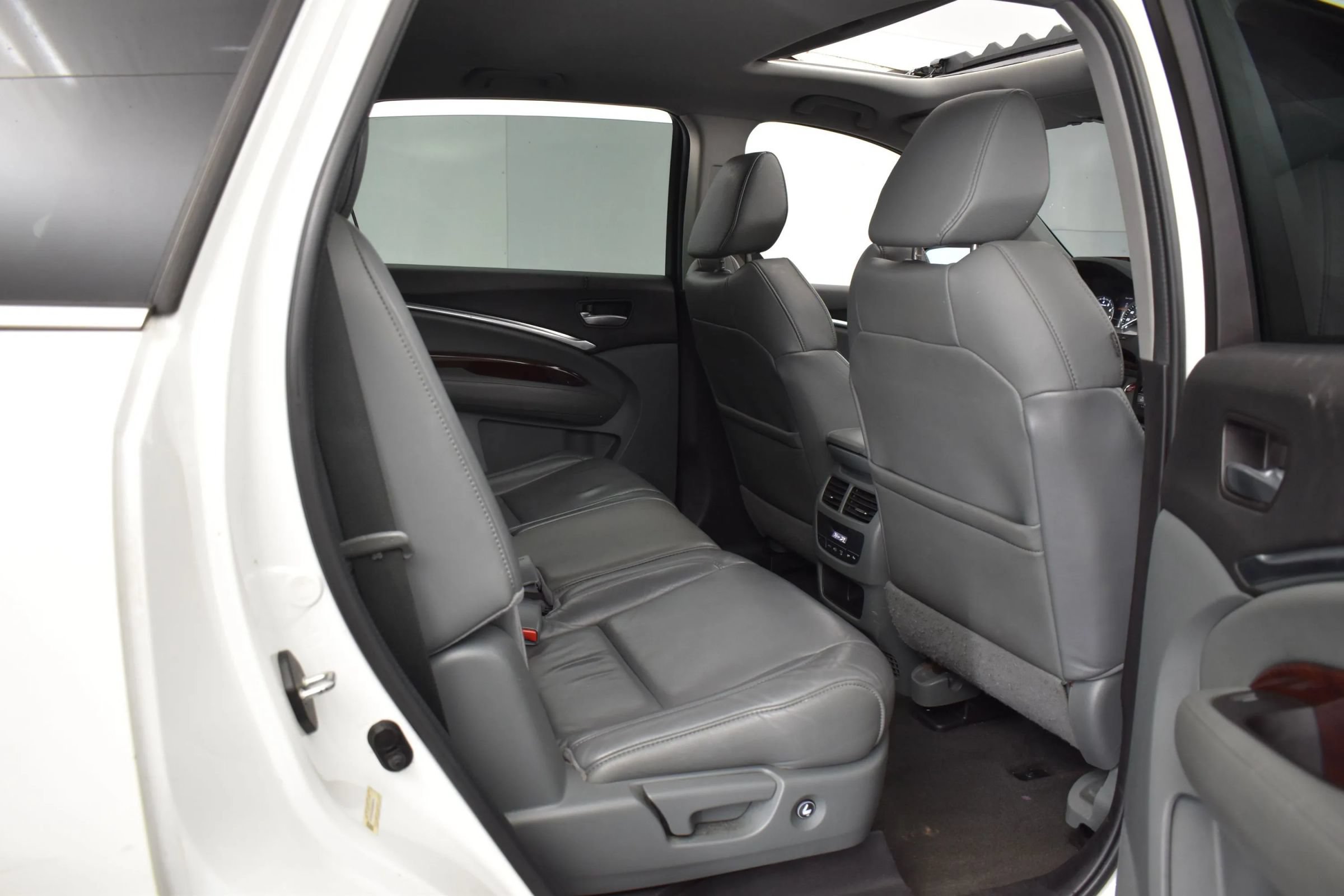 Used 2016 Acura MDX w/ Technology Package FWD image 18